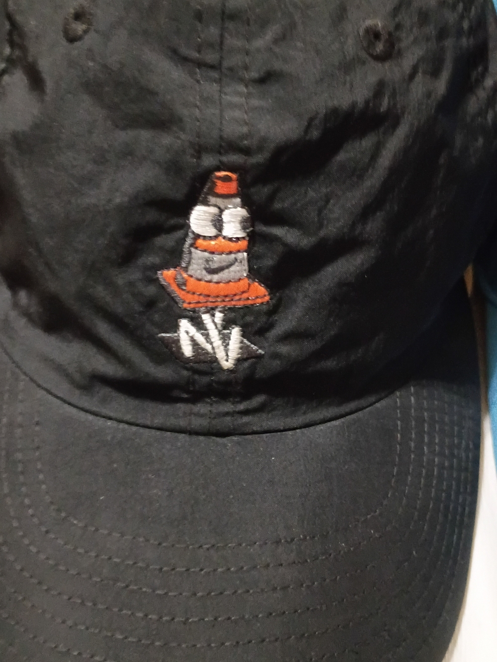 Nike SB Traffic cone hats - Picture 2 of 7